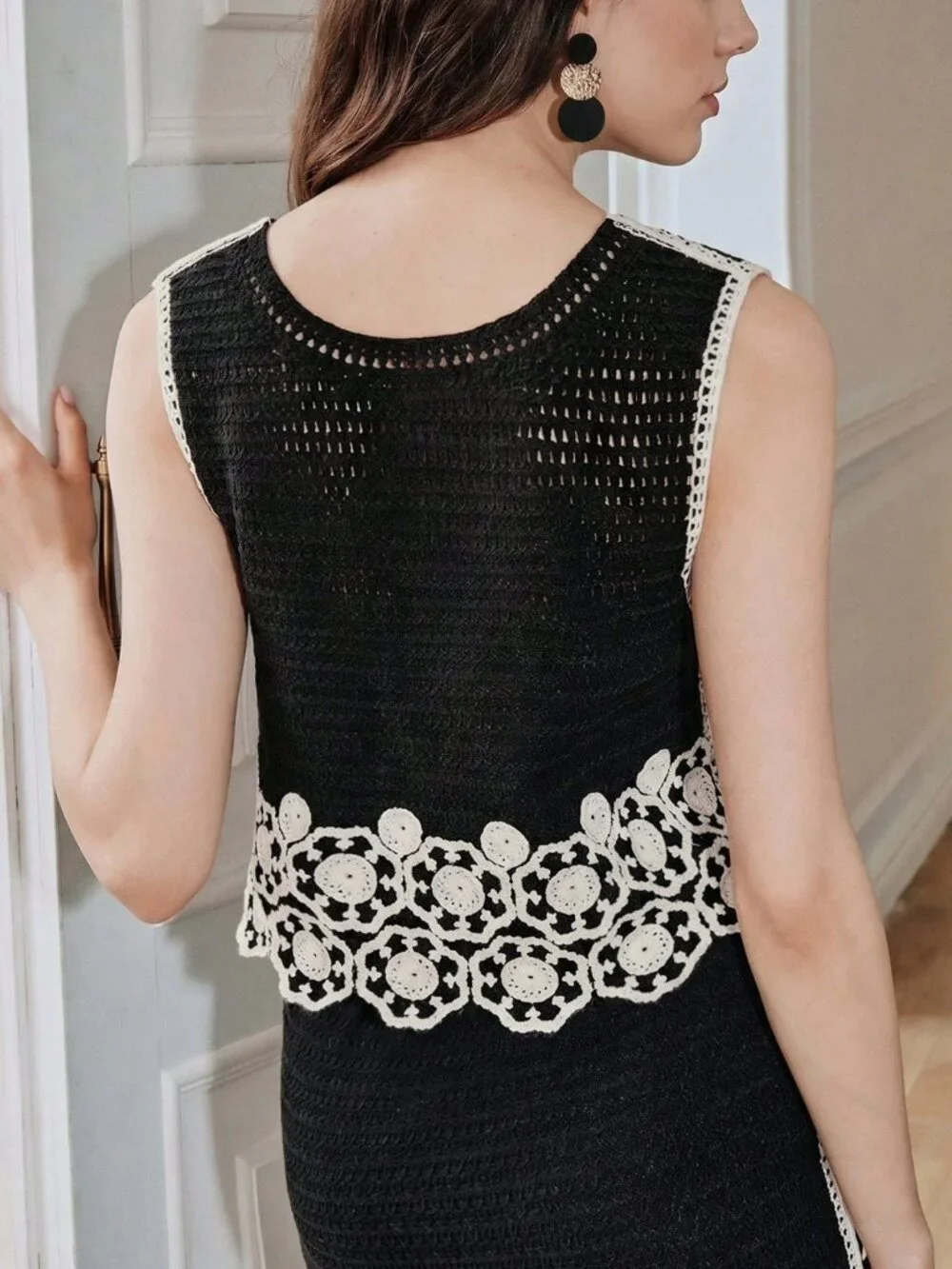 Black Casual Women's Hollow Embroidered Sleeveless Knit Vest Top